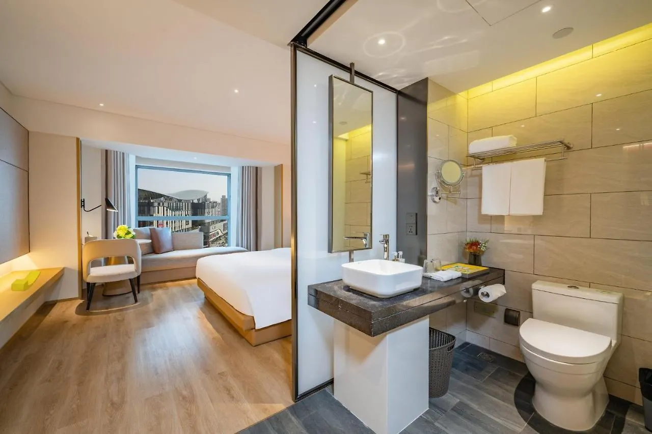 Holiday Inn Shanghai Huaxia By Ihg - Overlooking City Scenery At Sky View Restaurant