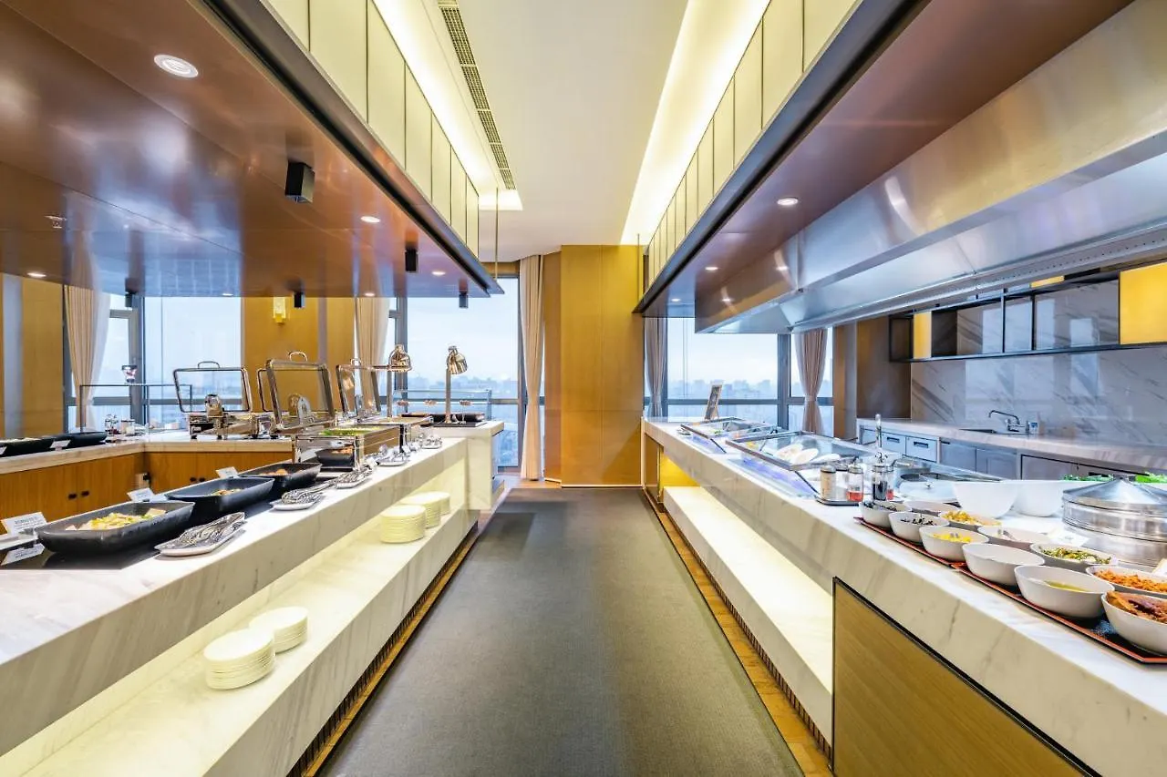 Holiday Inn Shanghai Huaxia By Ihg - Overlooking City Scenery At Sky View Restaurant