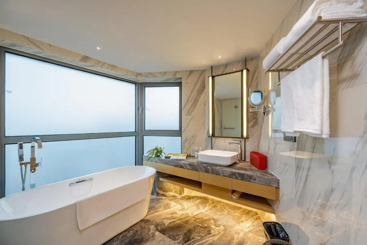 Hotel Holiday Inn Shanghai Huaxia By Ihg - Overlooking City Scenery At Sky View Restaurant