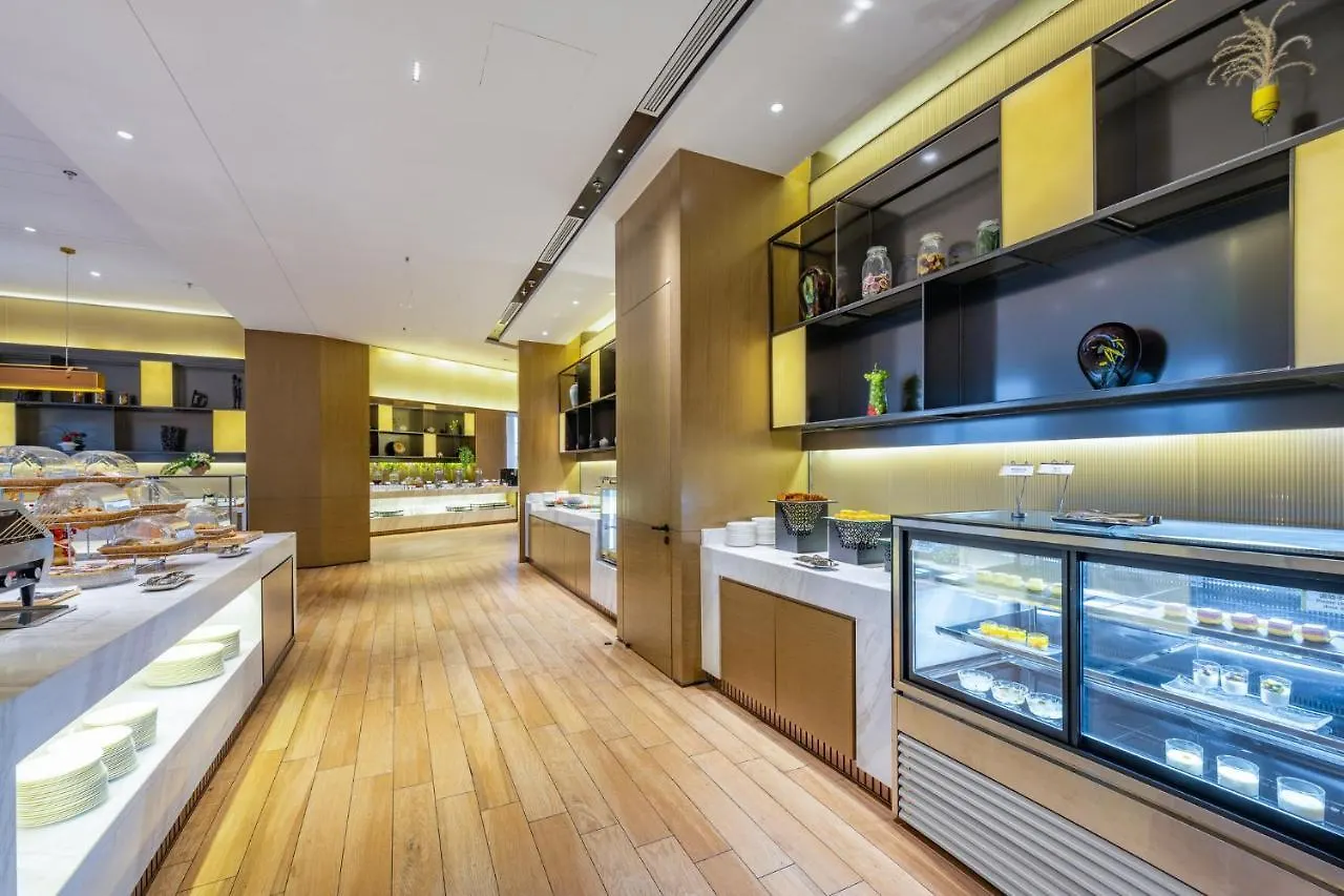 Hotel Holiday Inn Shanghai Huaxia By Ihg - Overlooking City Scenery At Sky View Restaurant