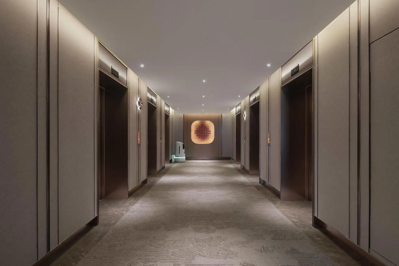 Hotel Holiday Inn Shanghai Huaxia By Ihg - Overlooking City Scenery At Sky View Restaurant