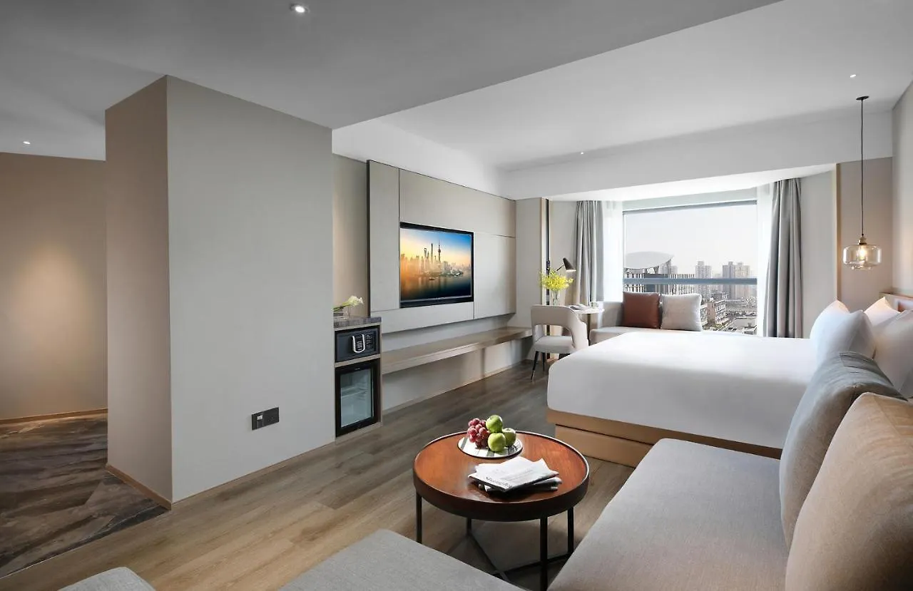 Holiday Inn Shanghai Huaxia By Ihg - Overlooking City Scenery At Sky View Restaurant