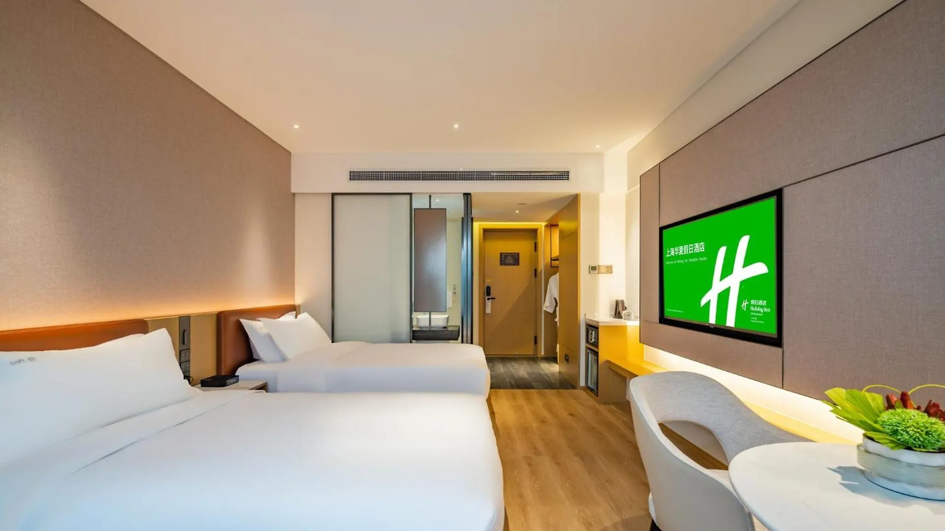 Holiday Inn Shanghai Huaxia By Ihg - Overlooking City Scenery At Sky View Restaurant 4*,  Čína
