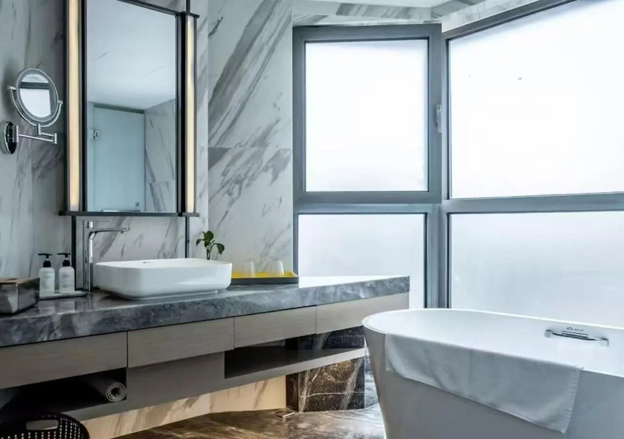 **** Hotel Holiday Inn Shanghai Huaxia By Ihg - Overlooking City Scenery At Sky View Restaurant Čína