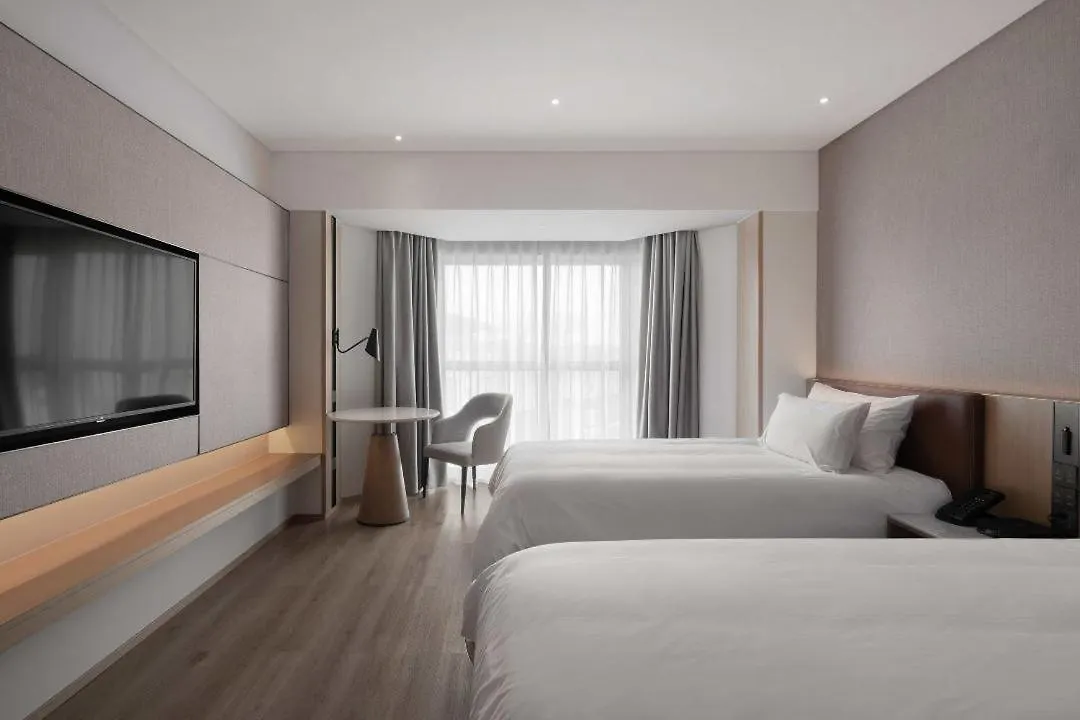 Holiday Inn Shanghai Huaxia By Ihg - Overlooking City Scenery At Sky View Restaurant